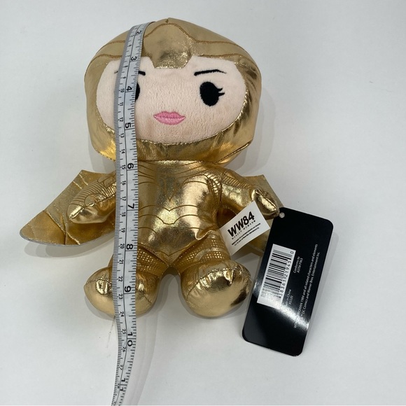 NWT DC Universe WW84 Golden Armor Wonder Woman 8" Plush Cinemark Exclusive - Picture 7 of 12